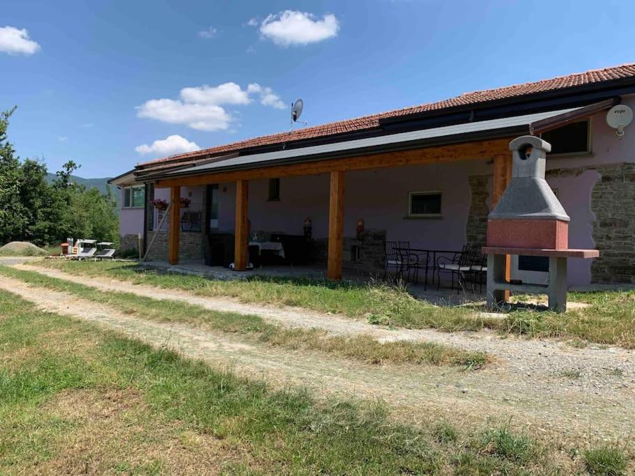 הוילה Varsi La Casa Sulla Collina מראה חיצוני תמונה