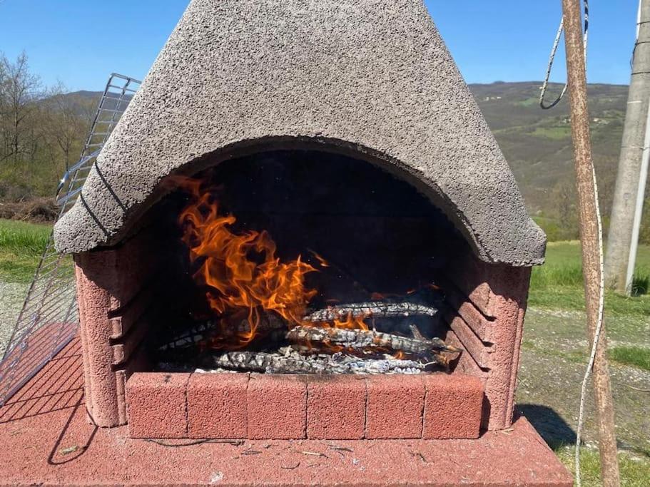 הוילה Varsi La Casa Sulla Collina מראה חיצוני תמונה