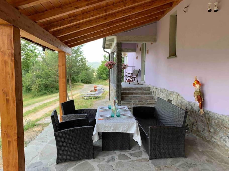 הוילה Varsi La Casa Sulla Collina מראה חיצוני תמונה